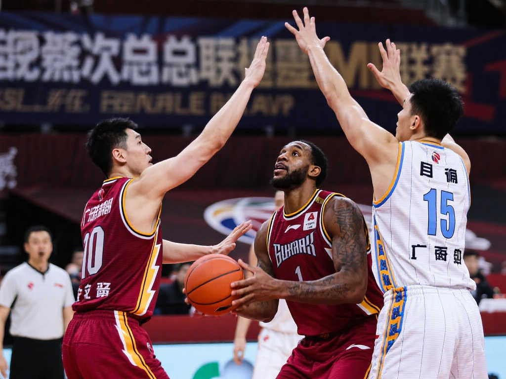 在比赛中屡 在比赛中屡